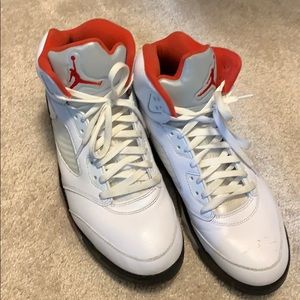 Nike Jordan’s white/red